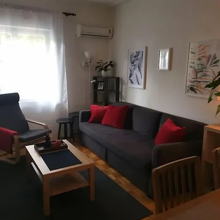 Apartment Rosemary Apartment-Cosy And Peaceful Spot With Private Parking