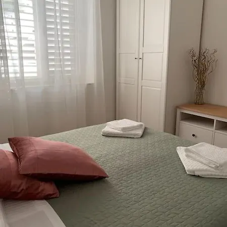Rosemary Apartment-Cosy And Peaceful Spot With Private Parking *