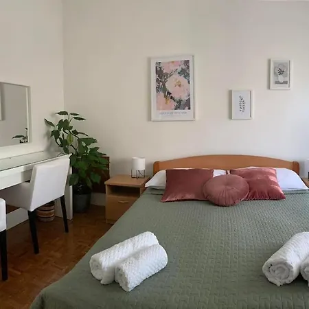 Apartman Rosemary Apartment-Cosy And Peaceful Spot With Private Parking