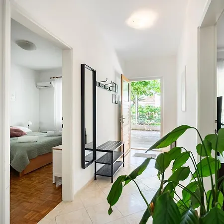 Apartment Rosemary Apartment-Cosy And Peaceful Spot With Private Parking