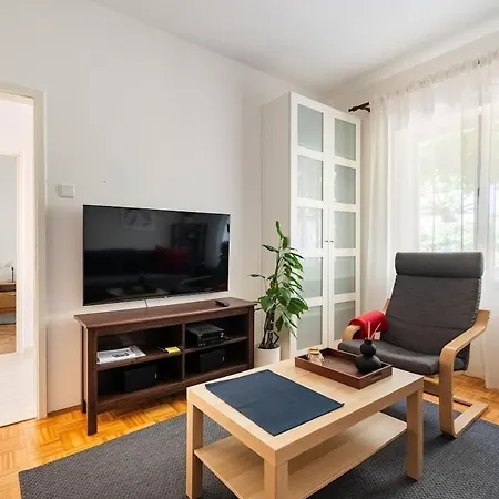 Rosemary Apartment-Cosy And Peaceful Spot With Private Parking Apartment *