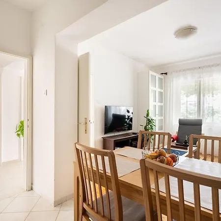Rosemary Apartment-Cosy And Peaceful Spot With Private Parking *